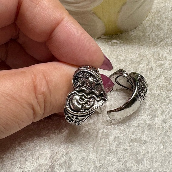 Silver Men's Signet Ring/skeleton - Picture 5 of 7